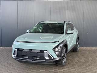 Schräge Frontansicht auf einen Hyundai Kona , freigestellt