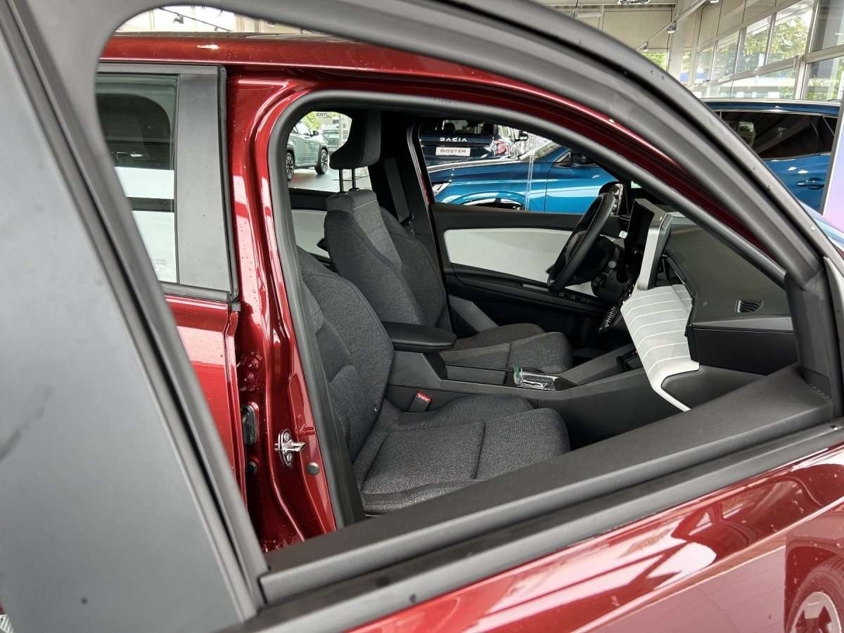 Fahrzeugbild eines Renault 4 E-TECH