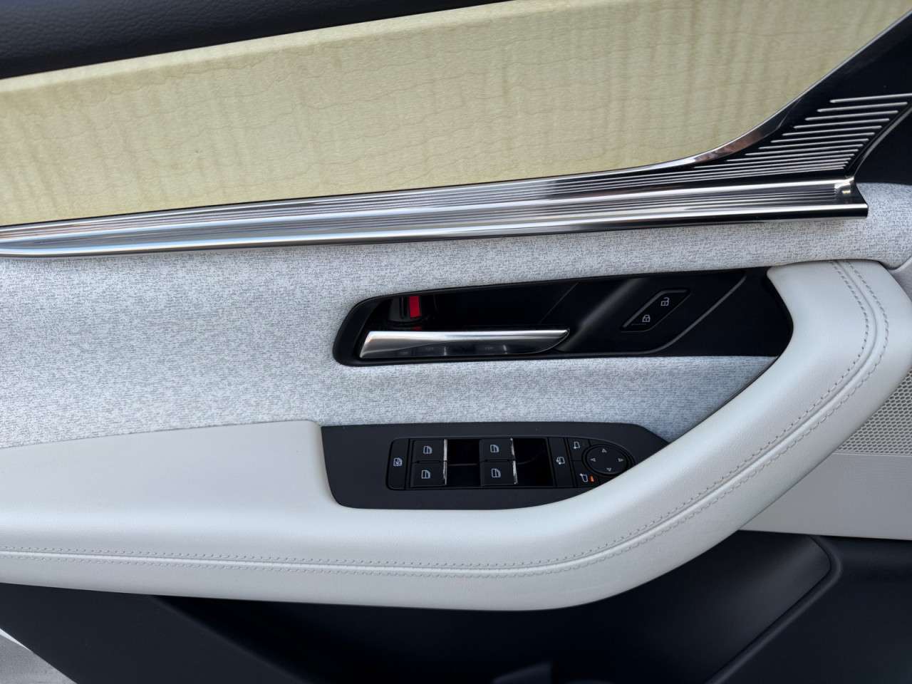 Fahrzeugbild eines Mazda CX-60