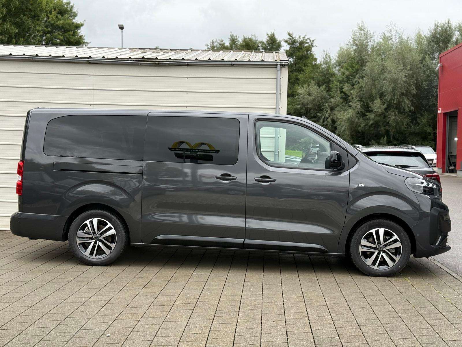 Fahrzeugbild eines Peugeot Traveller