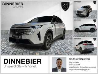 Schräge Frontansicht auf einen Peugeot 5008 , freigestellt