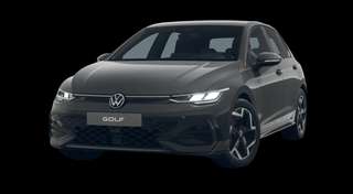 Schräge Frontansicht auf einen Volkswagen Golf , freigestellt