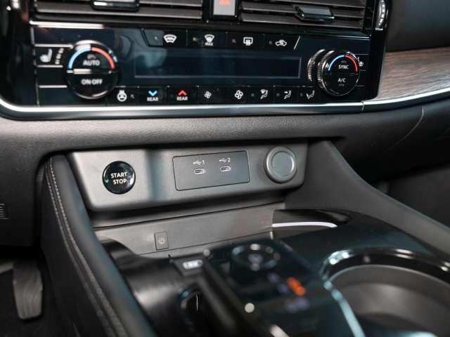 Fahrzeugbild eines Nissan X-TRAIL