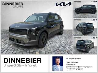 Schräge Frontansicht auf einen Kia EV2 , freigestellt