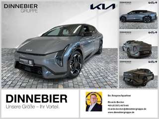 Schräge Frontansicht auf einen Kia EV4 , freigestellt