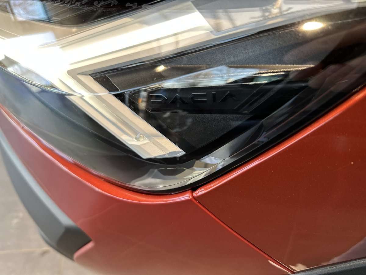 Fahrzeugbild eines Dacia Jogger