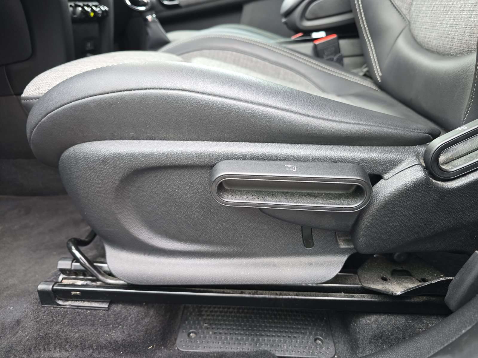 Fahrzeugbild eines MINI COOPER SE