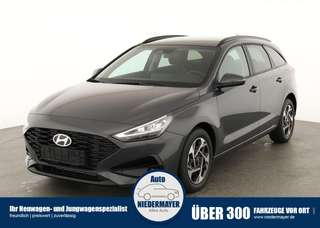 Schräge Frontansicht auf einen Hyundai i30 , freigestellt