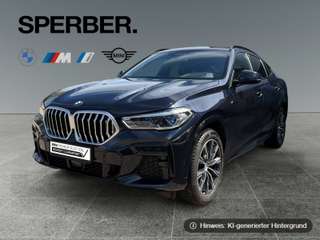 Schräge Frontansicht auf einen BMW X6 , freigestellt