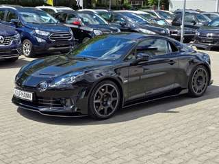 Schräge Frontansicht auf einen Alpine A110 , freigestellt