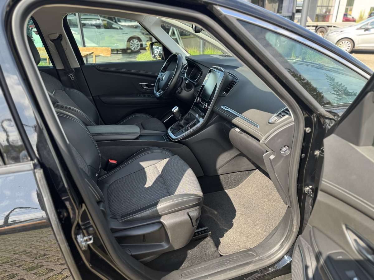 Fahrzeugbild eines Renault Grand Scénic