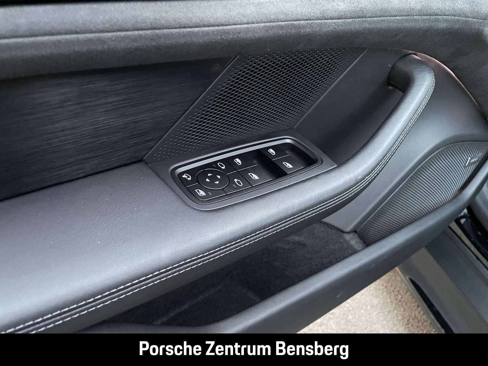 Fahrzeugbild eines Porsche Taycan