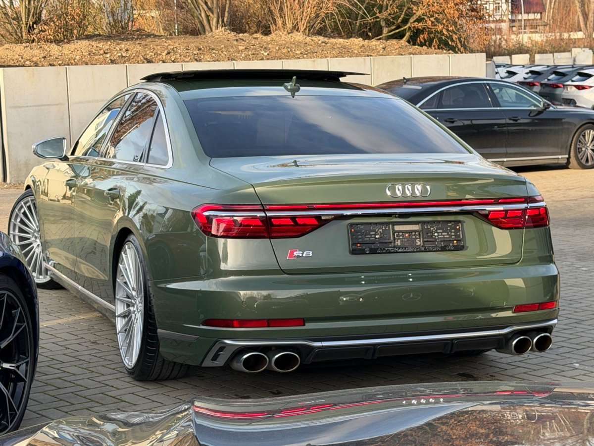 Fahrzeugbild eines Audi S8