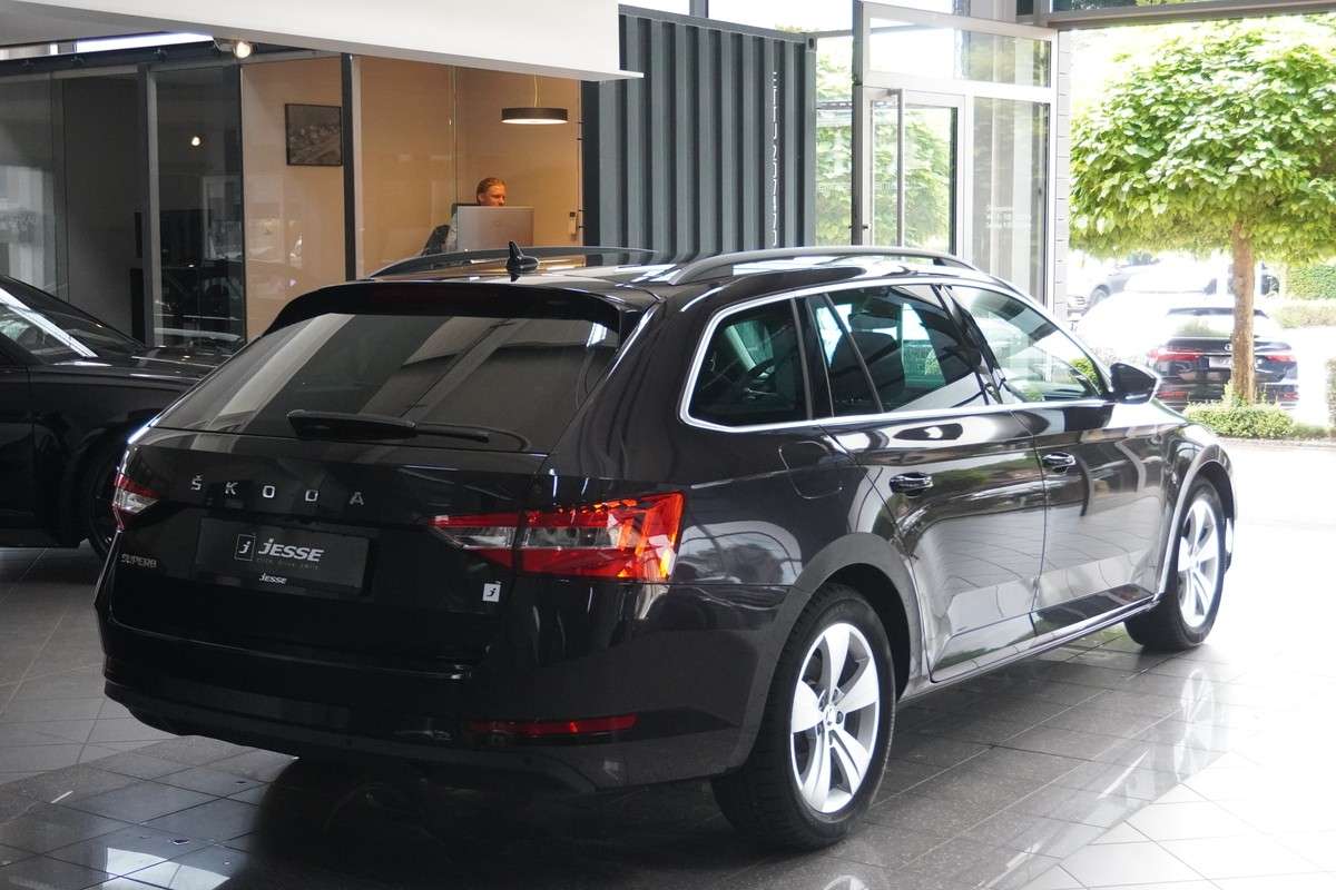 Fahrzeugbild eines Skoda Superb