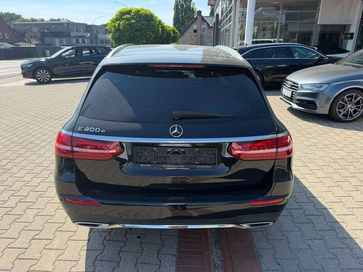 Fahrzeugbild eines Mercedes-Benz E-Klasse