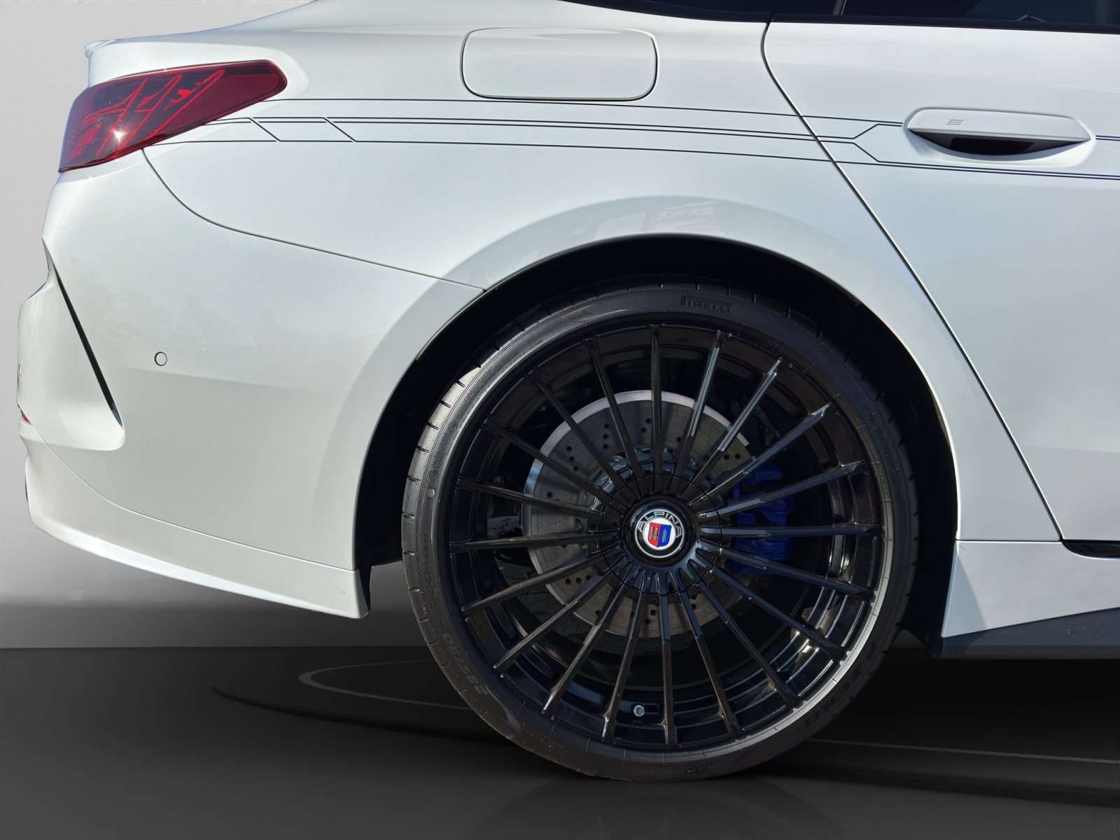 Fahrzeugbild eines Alpina D4