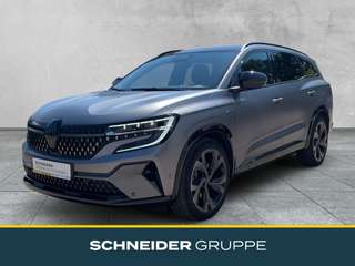 Schräge Frontansicht auf einen Renault Espace , freigestellt