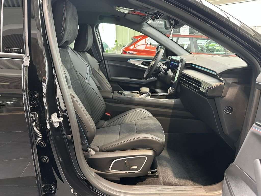 Fahrzeugbild eines Renault Rafale