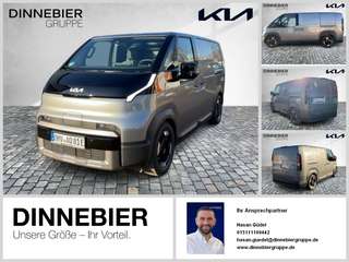 Schräge Frontansicht auf einen Kia PV5 Passenger , freigestellt
