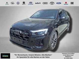 Schräge Frontansicht auf einen Audi Q7 , freigestellt