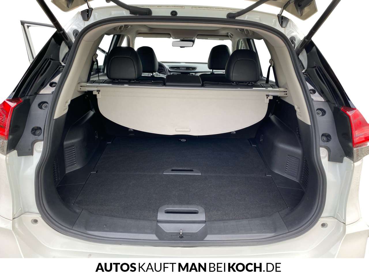Fahrzeugbild eines Nissan X-TRAIL