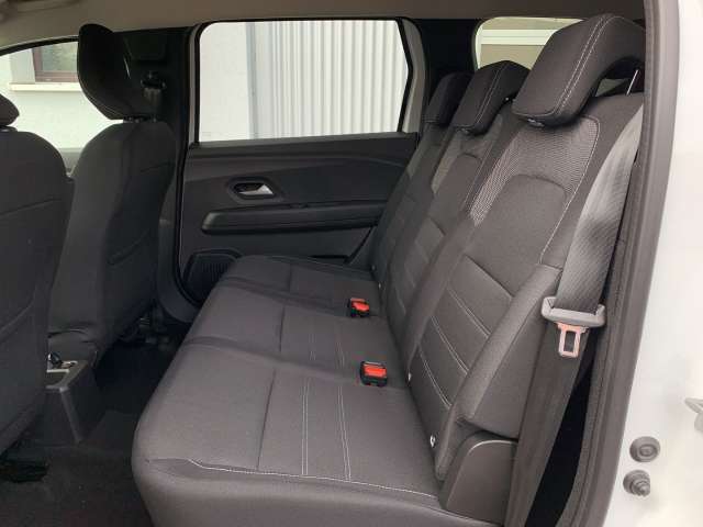 Fahrzeugbild eines Dacia Jogger