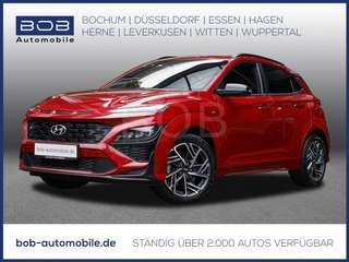 Schräge Frontansicht auf einen Hyundai Kona , freigestellt