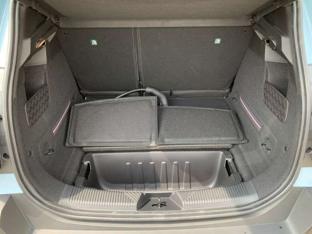 Fahrzeugbild eines Renault 4 E-TECH