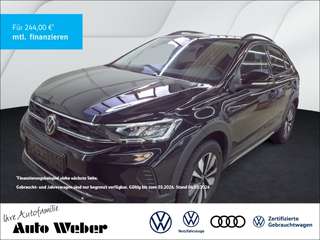 Schräge Frontansicht auf einen Volkswagen Taigo , freigestellt