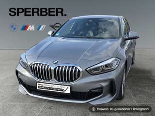 Schräge Frontansicht auf einen BMW 1er-Reihe , freigestellt