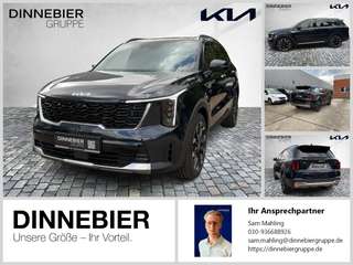 Schräge Frontansicht auf einen Kia Sorento , freigestellt