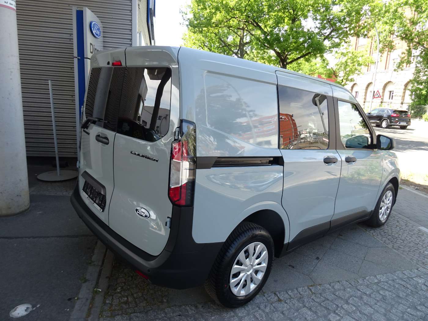 Fahrzeugbild eines Ford Transit Courier