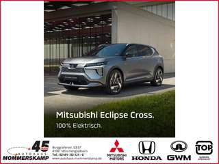 Schräge Frontansicht auf einen Mitsubishi Eclipse Cross , freigestellt