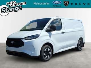 Schräge Frontansicht auf einen Ford Transit Custom , freigestellt