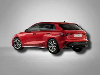 Schräge Frontansicht auf einen Audi A3 , freigestellt