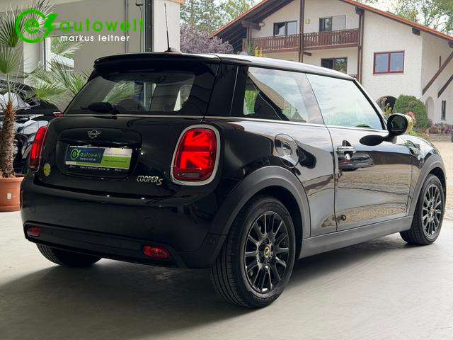 Fahrzeugbild eines MINI COOPER