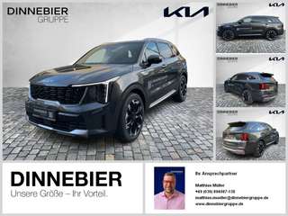 Schräge Frontansicht auf einen Kia Sorento , freigestellt