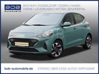 Schräge Frontansicht auf einen Hyundai i10 , freigestellt