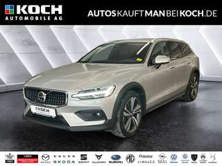 Schräge Frontansicht auf einen Volvo V60 Cross Country , freigestellt