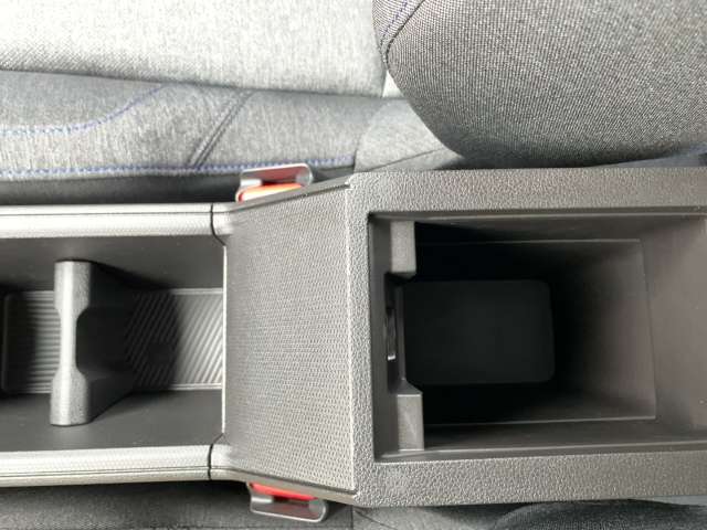 Fahrzeugbild eines Renault 4 E-TECH