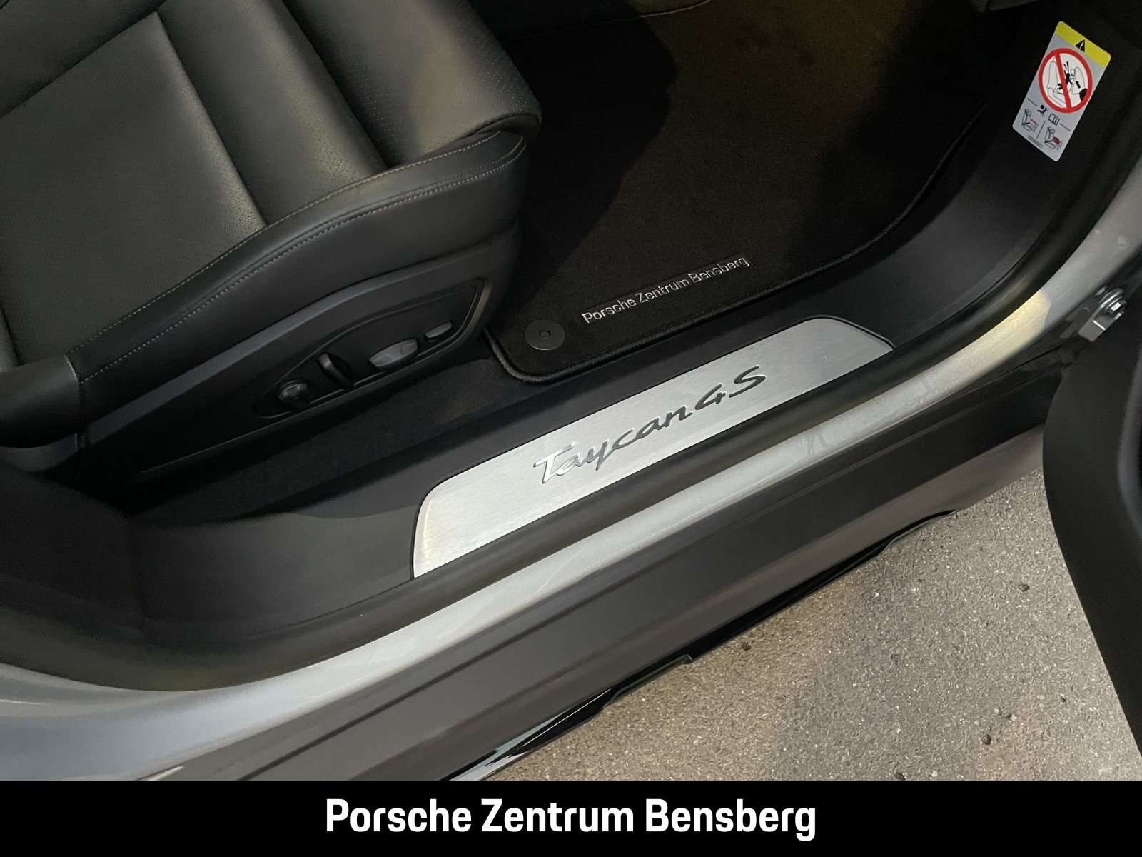 Fahrzeugbild eines Porsche Taycan