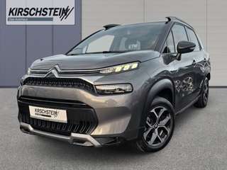 Schräge Frontansicht auf einen Citroën C3 Aircross , freigestellt