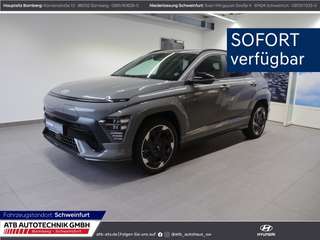 Schräge Frontansicht auf einen Hyundai Kona Elektro , freigestellt