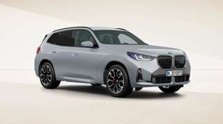 Schräge Frontansicht auf einen BMW X3 , freigestellt