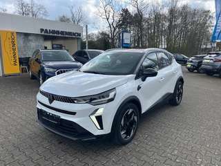 Schräge Frontansicht auf einen Renault Captur , freigestellt