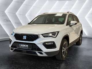 Schräge Frontansicht auf einen SEAT Ateca , freigestellt