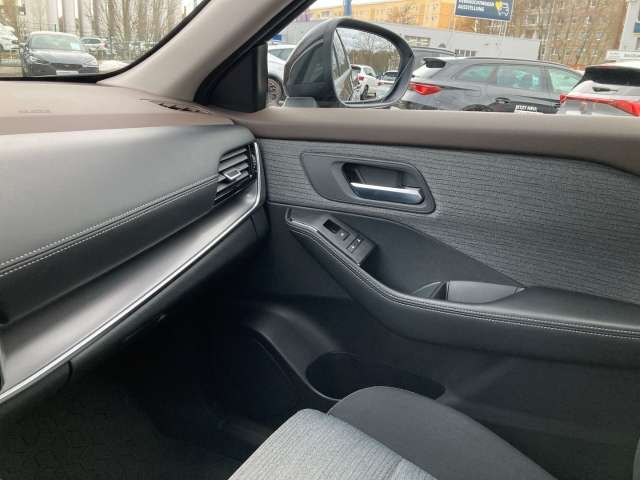 Fahrzeugbild eines Nissan X-TRAIL