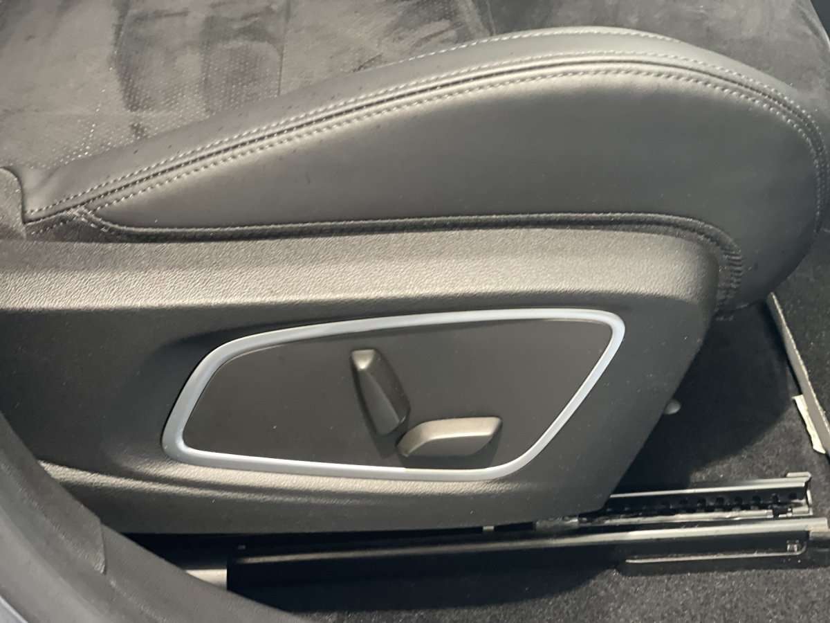 Fahrzeugbild eines Renault Rafale