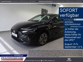 Schräge Frontansicht auf einen Hyundai i30 , freigestellt