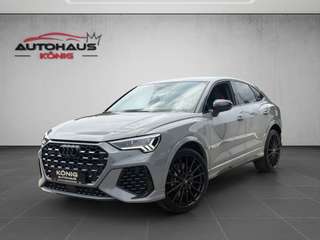 Schräge Frontansicht auf einen Audi RS Q3 , freigestellt